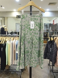 服裝商場實(shí)拍圖庫_全球服裝零售批發(fā)市場實(shí)拍_服裝展會(huì)實(shí)拍